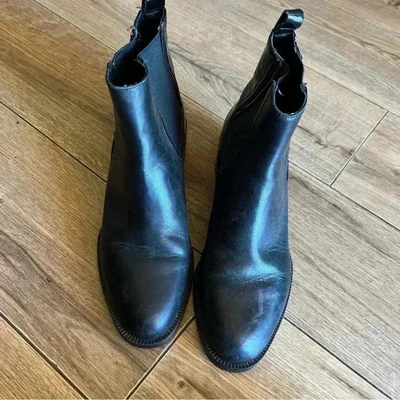 Black booties Zara woman size 6 snake pattern in back - Picture 2 of 8